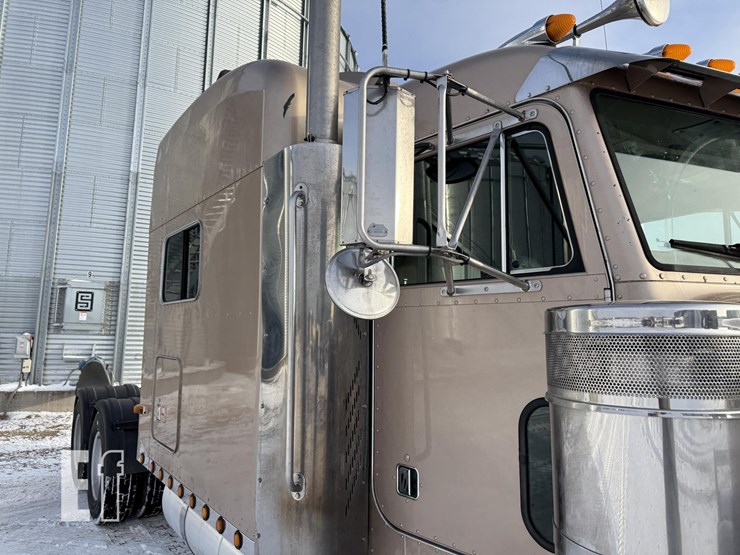 2004-peterbilt-379-image-37