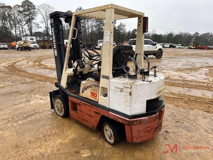 nissan-50-straight-mast-forklift-image-3