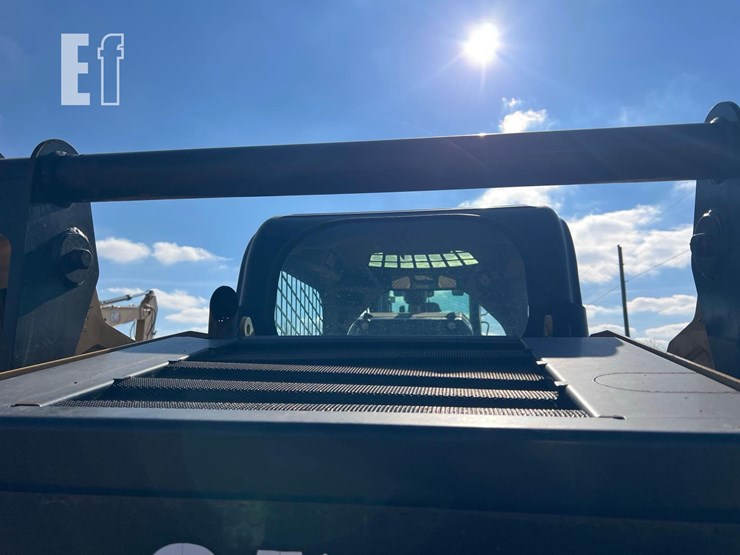 2015-caterpillar-257d-image-19