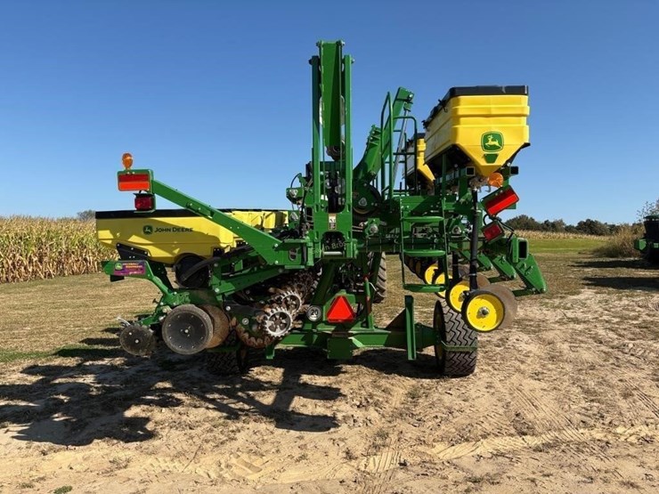 2023-john-deere-1745-image-6