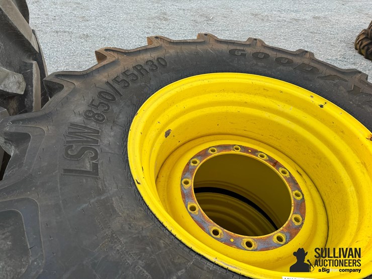 lsw-tires-&-rims-for-jd-8r-tractor-image-4