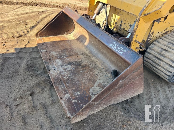 2015-caterpillar-257d-image-9