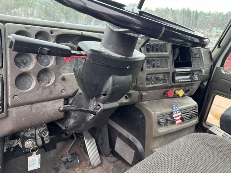 2006-mack-vision-cx612-image-13