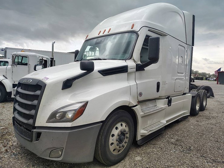 2022-freightliner-cascadia-126-image-1