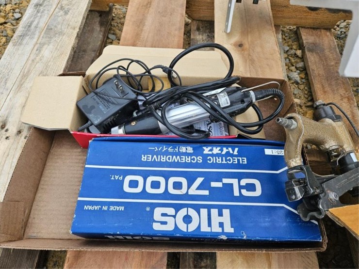 #3992-•-pallet-of-pneumatic-staplers-and-nailers-image-9