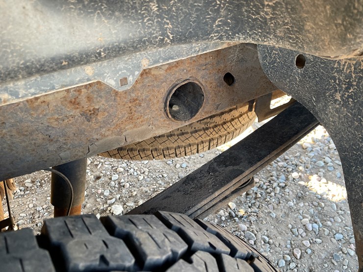 #1127-•-2013-chevrolet-silverado-pickup-truck-(has-mn-title)-image-13