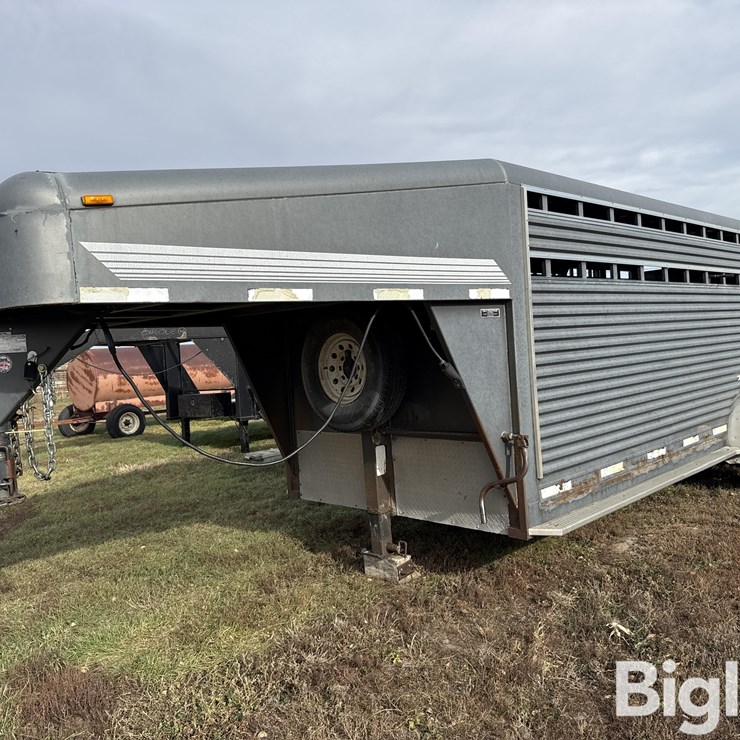 2003 Featherlite 5320 Gooseneck Livestock Trailer