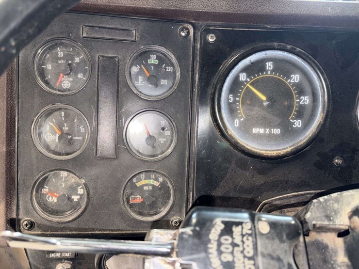 1983-international-co9670-cabover-semi-tractor,-xl-series,-400-cummins,-13-speed,-11r24.5-rears-on-s-image-35