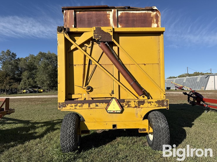 field-queen-inc-1408-forage-dump-wagon-image-6
