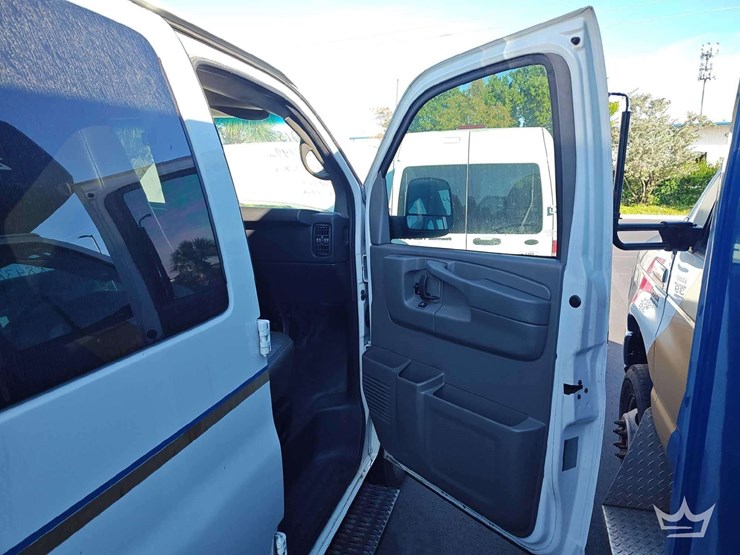 2015-chevrolet-express-2500-image-24