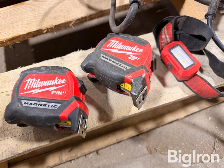 milwaukee-power-tools-w/batteries-&-6-battery-charger-image-14
