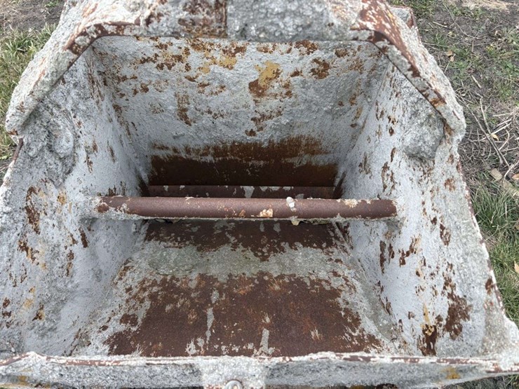 concrete-bucket,-30”x30”,-for-boom-lift-image-5
