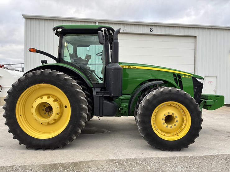 john-deere-8335r-image-4