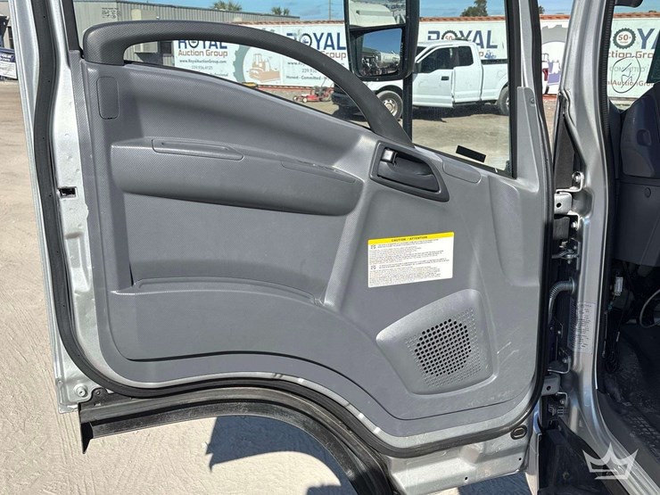 2019-isuzu-nrr-image-7