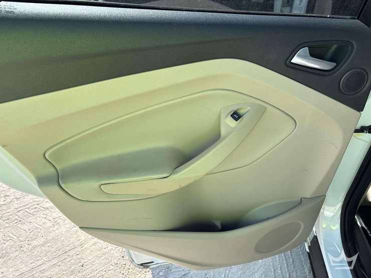 2015-ford-escape-image-18