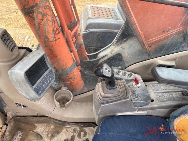 hitachi-zx240-lc-3-image-25