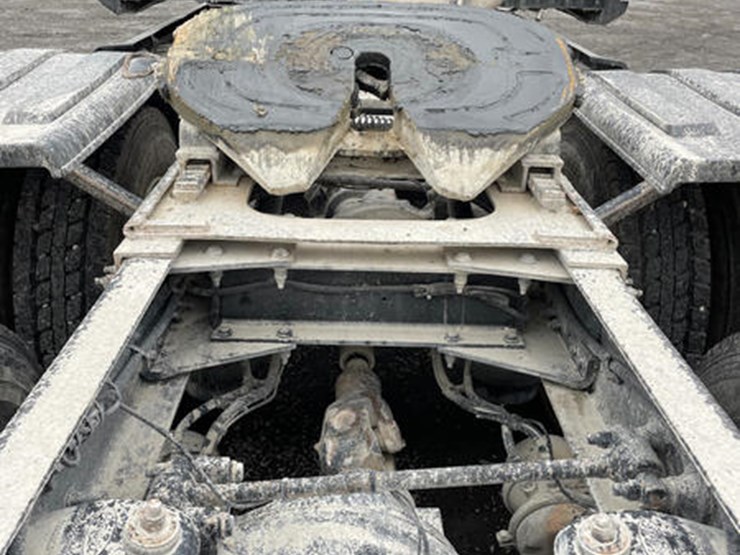 peterbilt-386-image-16