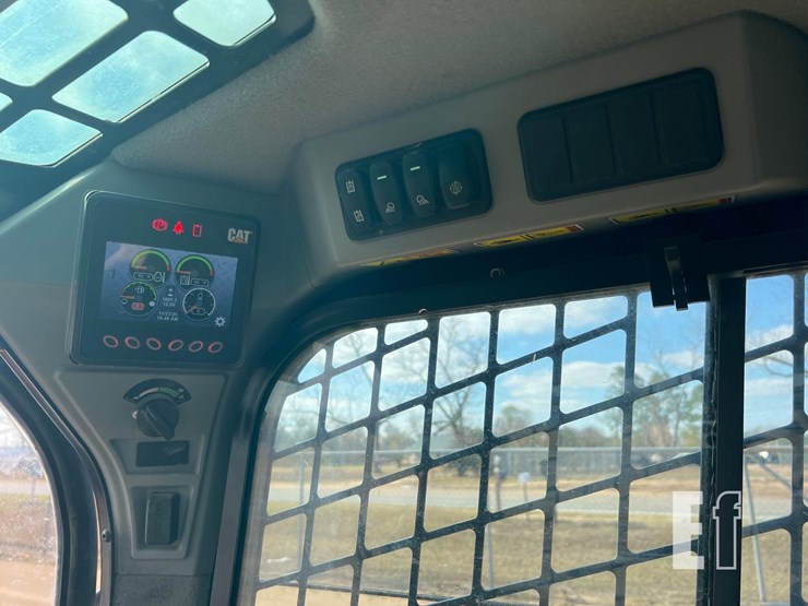 2020-caterpillar-259d3-image-27