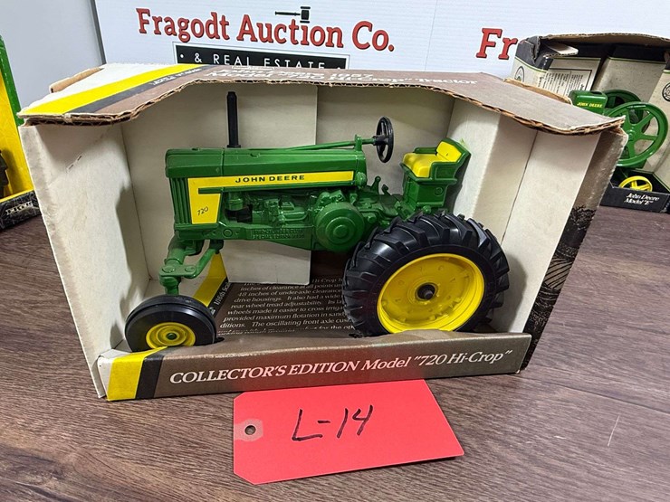 john-deere-720-image-1