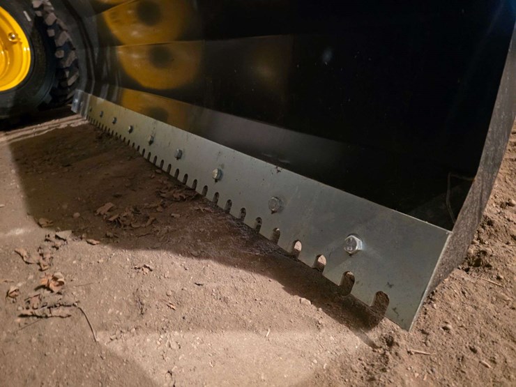new-84”-hydraulic-tilt-snow-pusher,-bolt-on-notched-cutting-edge,-flat-couplers,-believed-to-be-jct-image-5