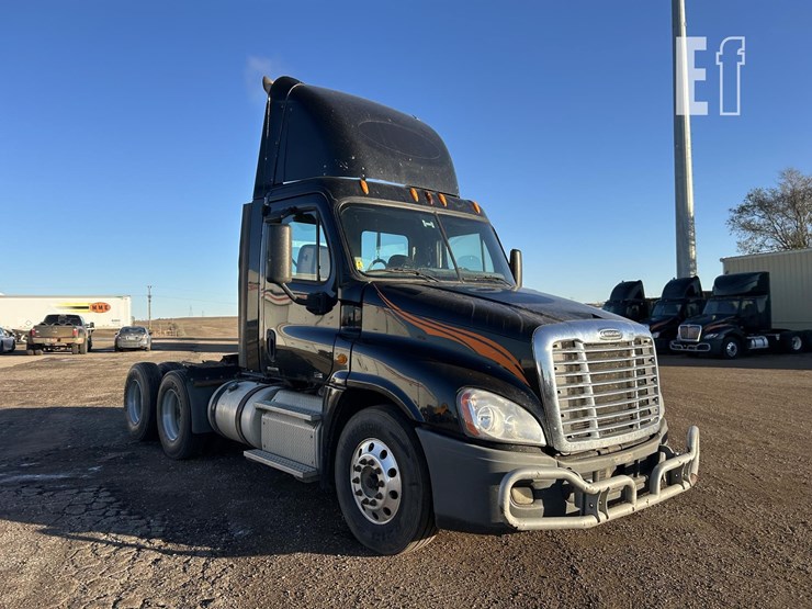 2012-freightliner-cascadia-125-image-3