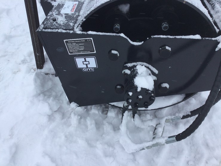 #4547-•-unused-60"w-skid-steer-hydraulic-vibratory-roller-image-5