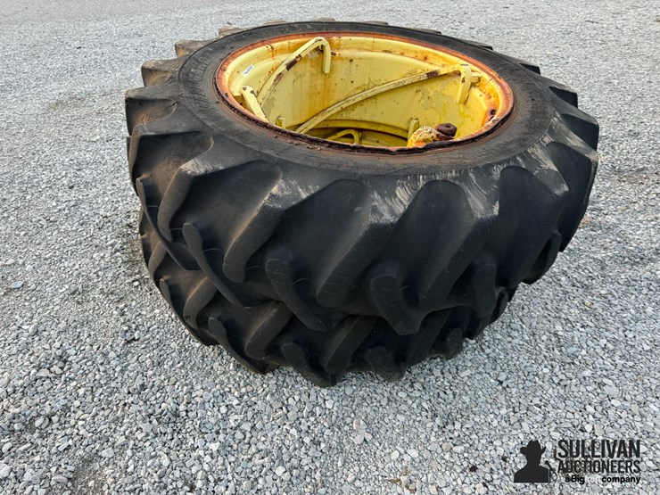 13.6-28-tires-on-rims-image-2