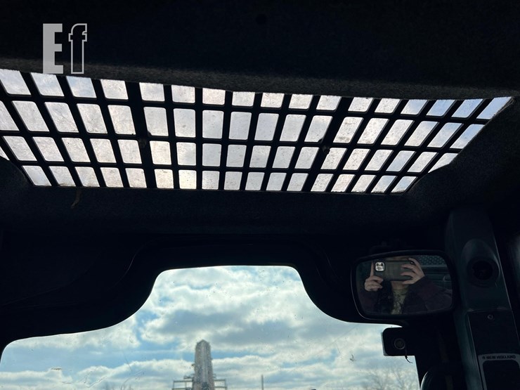 new-holland-c227-image-25