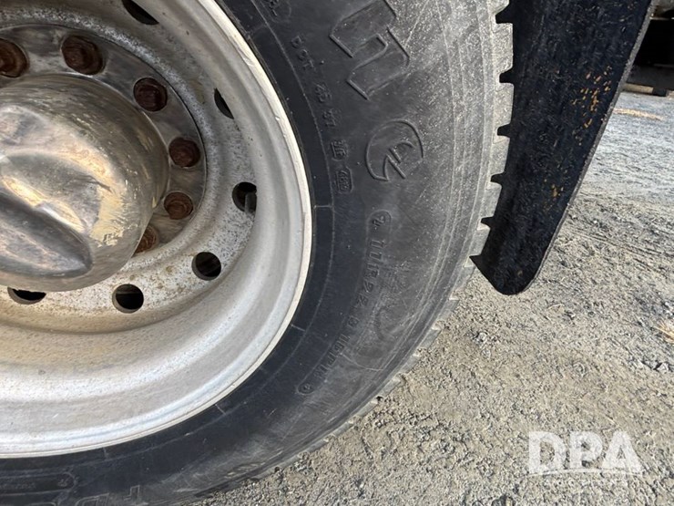 international-4700-image-36