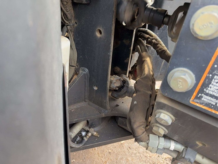 new-holland-tv145-image-28