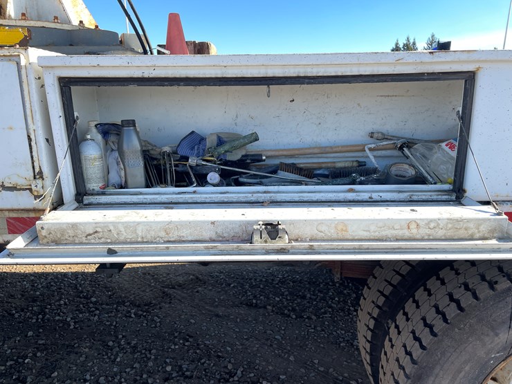 #1141-•-1995-gmc-topkick-bucket-truck-(has-mn-title)-image-24