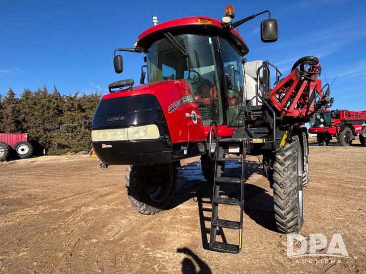 case-ih-patriot-4440-image-3