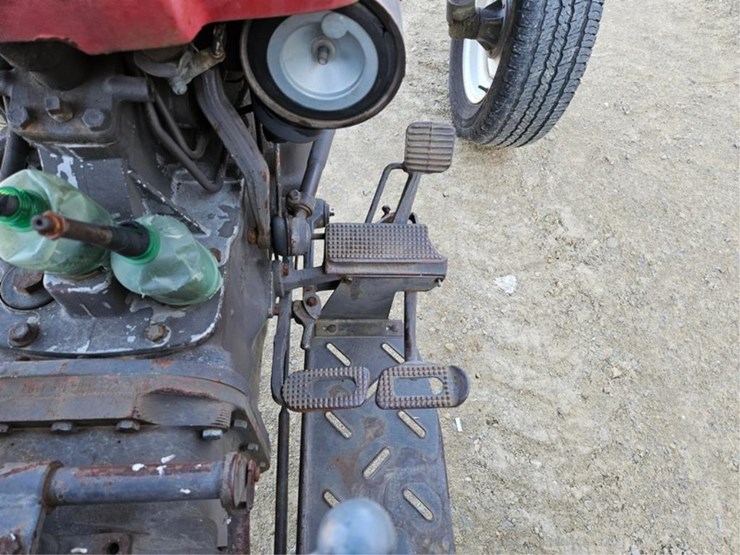 massey-ferguson-240-image-54