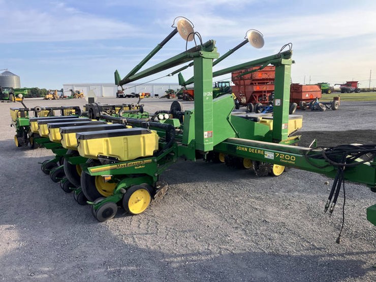john-deere-7200-image-1