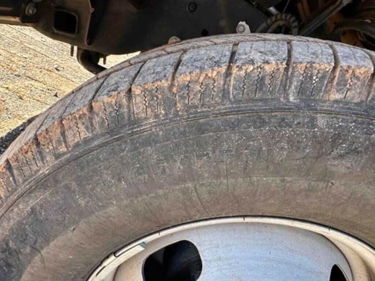 2024-ford-f350-image-12