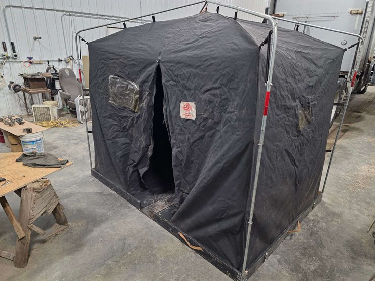 7.5’-x-5.5’-mankato-portable-fish/spearing-house,-2-hole-and-spear-hole-with-furnace-vent-image-9