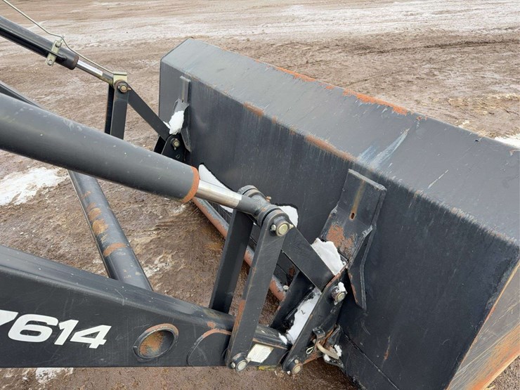 new-holland-tv145-image-14