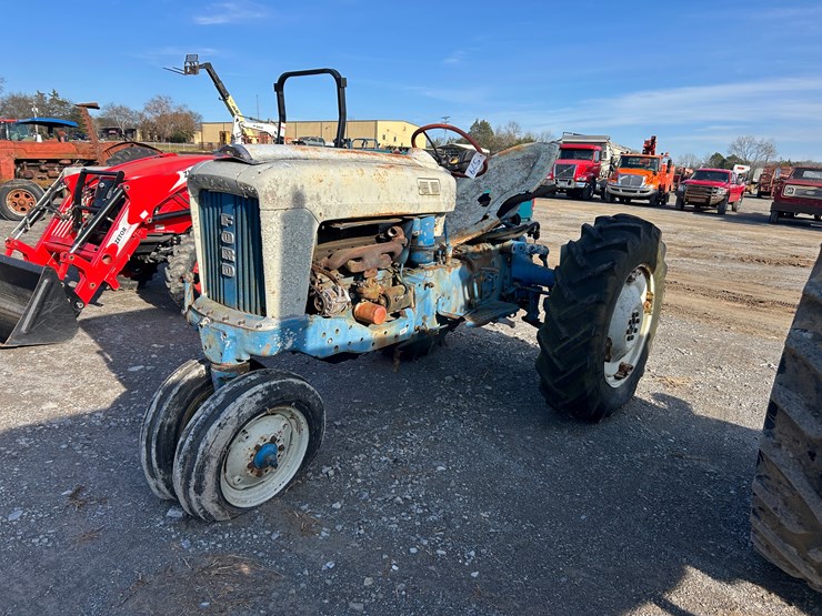 ford-tractor-image-1