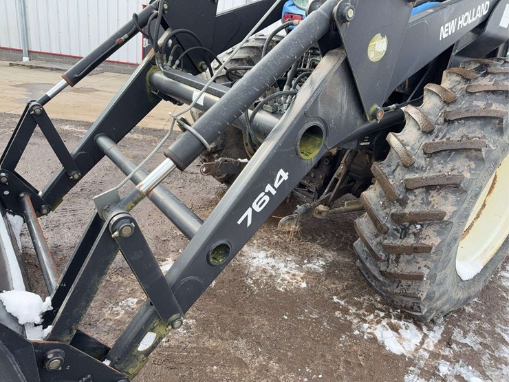 new-holland-tv145-image-18