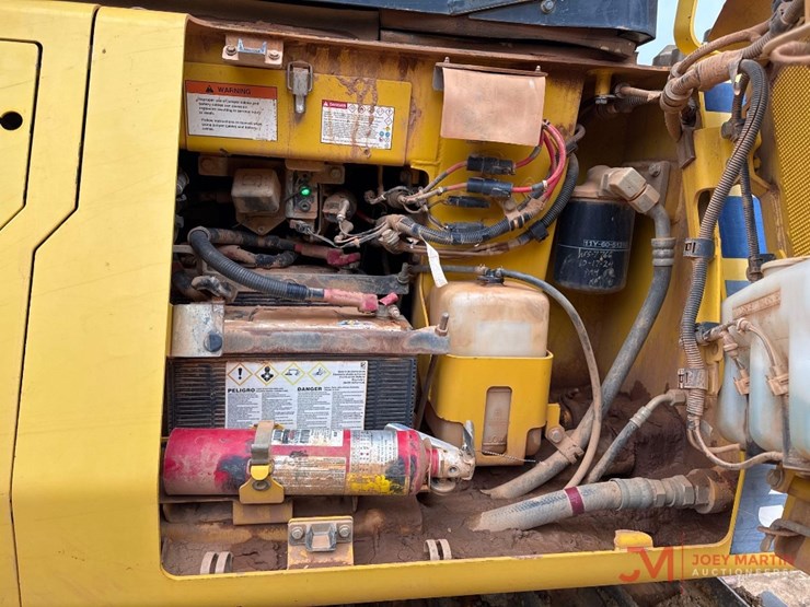 komatsu-d51pxi-24-image-7