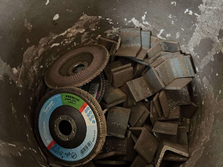 stainless-kettle-&-random-steel-image-4