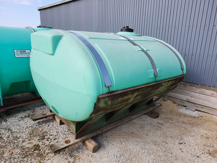 1000-gal-snyder-tank-with-skid-image-1