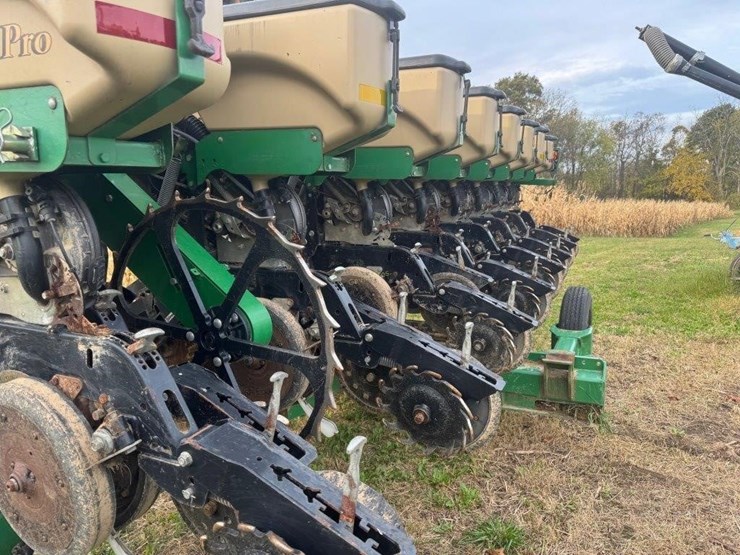 great-plains-yp825r-twin-row-planter-image-10