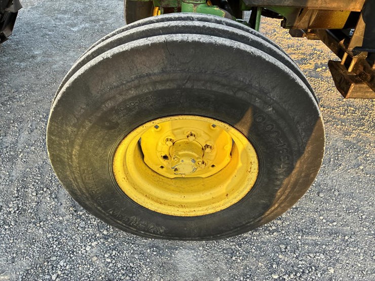 john-deere-2940-image-45