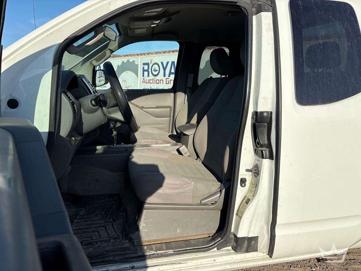 2015-nissan-frontier-image-11