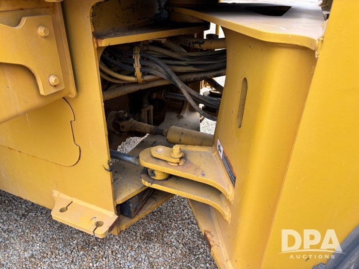 2007-deere-444j-image-52
