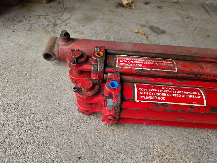 (3)-hydraulic-cylinders,-(2)-2-½”-x-20”-and-(1)-2-½”-x-30”,-all-in-working-order-per-seller,-buying-image-2