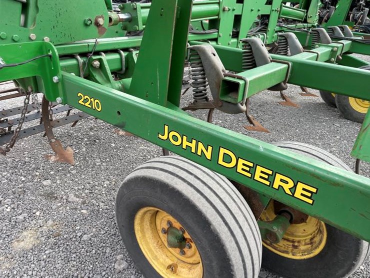 john-deere-2210-image-18