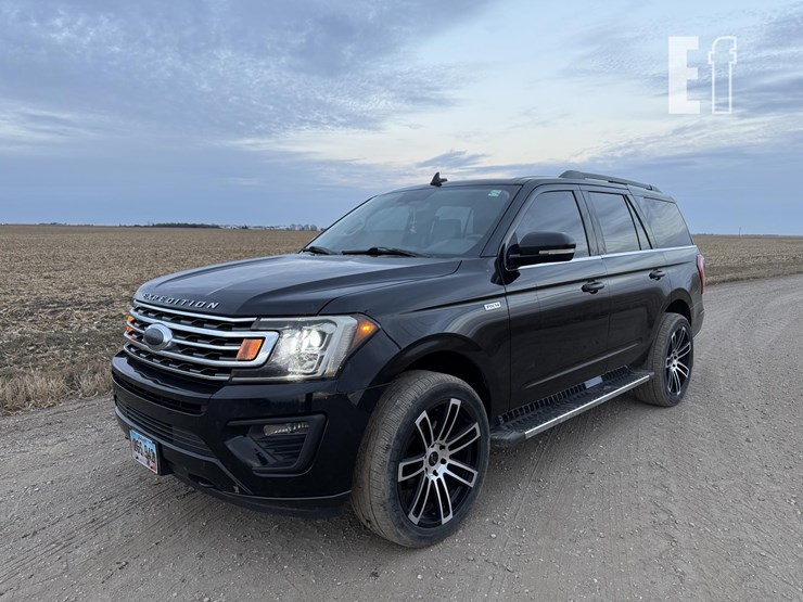 2019-ford-expedition-xlt-image-1
