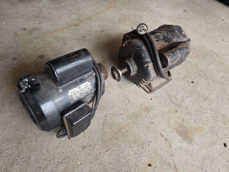 (2)-110v-electric-motors,-1-–-3/4hp-and-1-unknown,-all-in-working-order-per-seller,-buying-all-for-o-image-1
